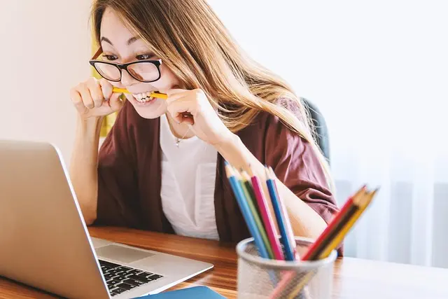 Cómo ganar dinero fácil mediante la venta de cursos online