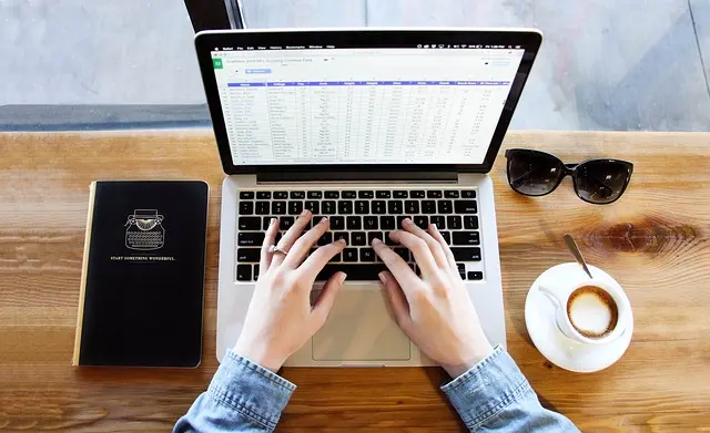 Cómo ganar dinero fácil con la venta de productos digitales