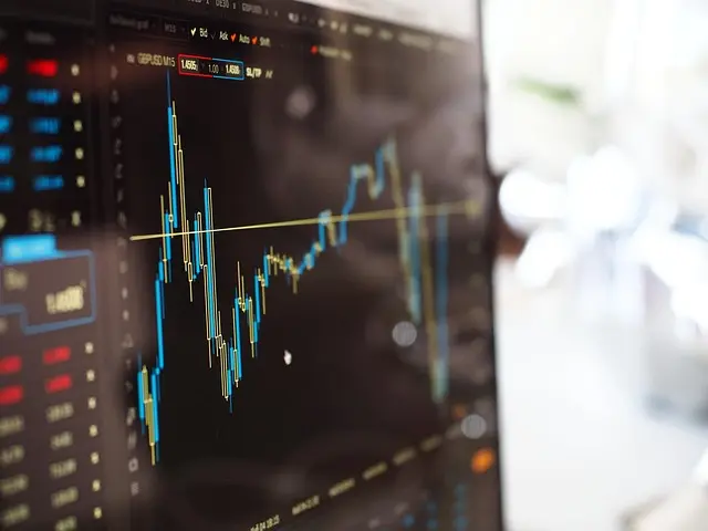 Cómo invertir en acciones para ganar dinero fácil