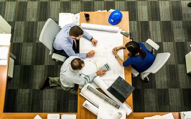 Cómo ganar dinero fácil con servicios de consultoría