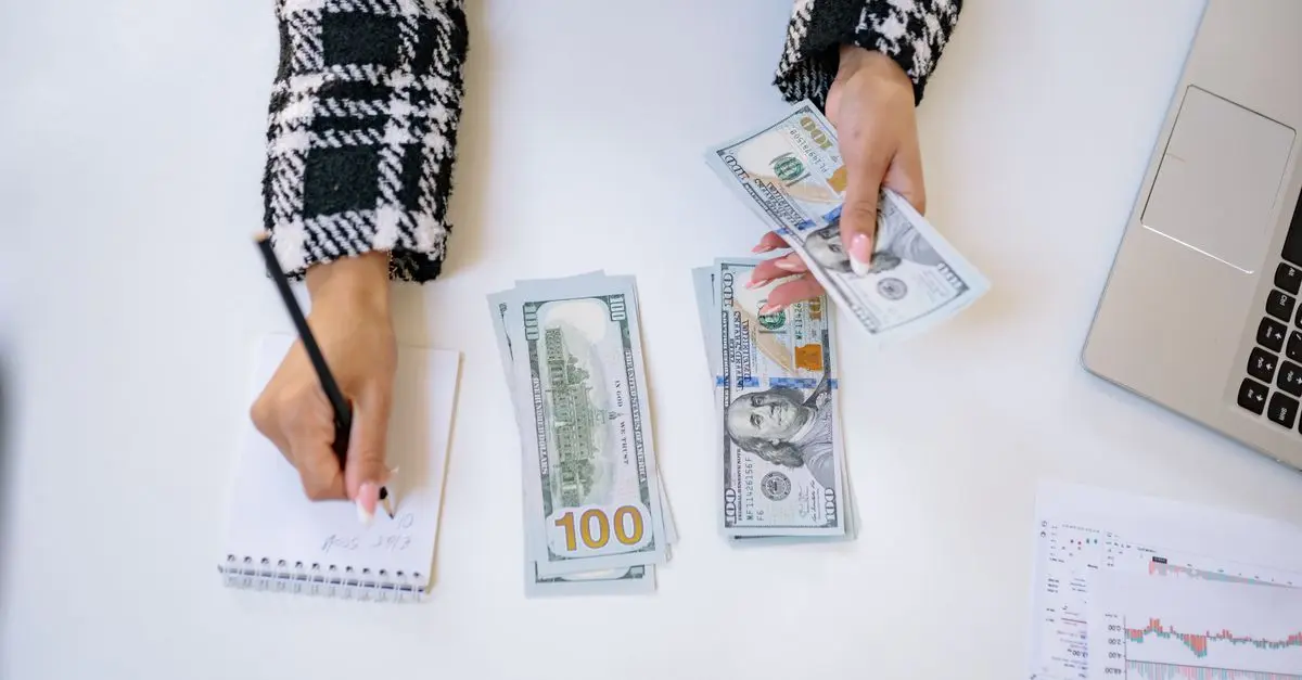 Cómo ganar dinero fácil mediante la venta de productos digitales
