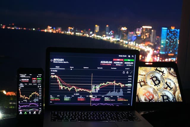 Cómo invertir en criptomonedas para ganar dinero fácil