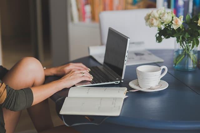 Cómo crear un plan para ganar dinero fácil desde casa